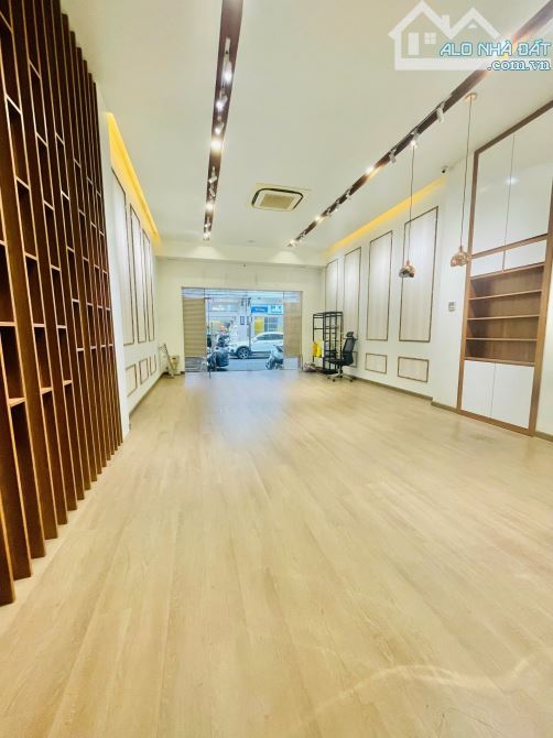 Nhà đường 3/2 Quận 10. Hầm trệt 7 lầu đã có PCCC, 9 máy lạnh, thang máy