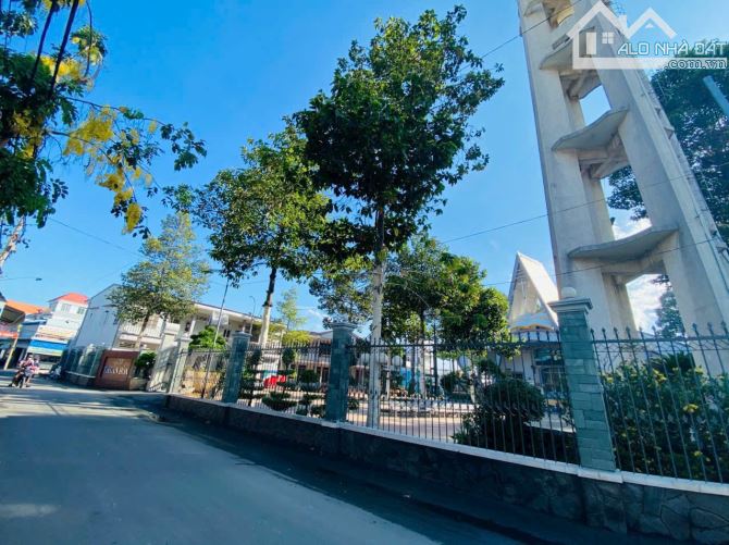 Bán nhà 1 trệt 1 lầu sổ riêng thổ cư p. Tân Phong