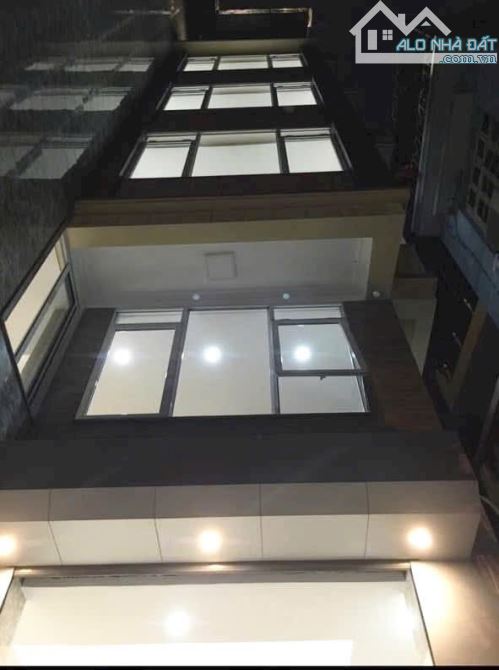 BÁN NHÀ 53m - 14,7 Tỷ - HÀO NAM - ĐỐNG ĐA - THANG MÁY - GẦN PHỐ - ĐẸP THOÁNG Ở NGAY