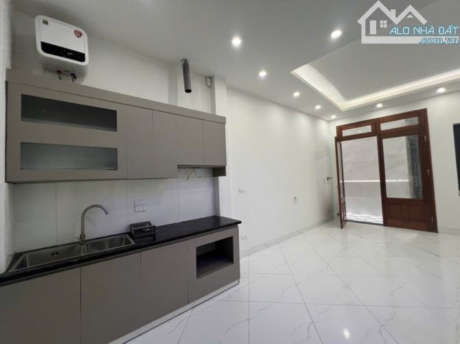 NHÀ ĐẸP MINH KHAI CHỈ 5,1 tỉ 35mx5 tầng ngõ thông quận uỷ BTL ngõ 3m