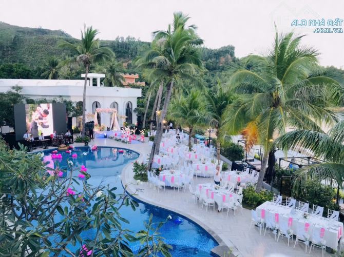 BÁN RESORT MẶT BIỂN CÓ BÃI BIỂN & BÃI CÁT