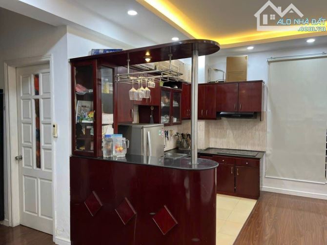 HÀNG HIẾM - CĂN HỘ MẶT ĐƯỜNG CẦU GIẤY XỊN SÒ - LÔ GÓC - 71M2 - 4.8 TỶ .