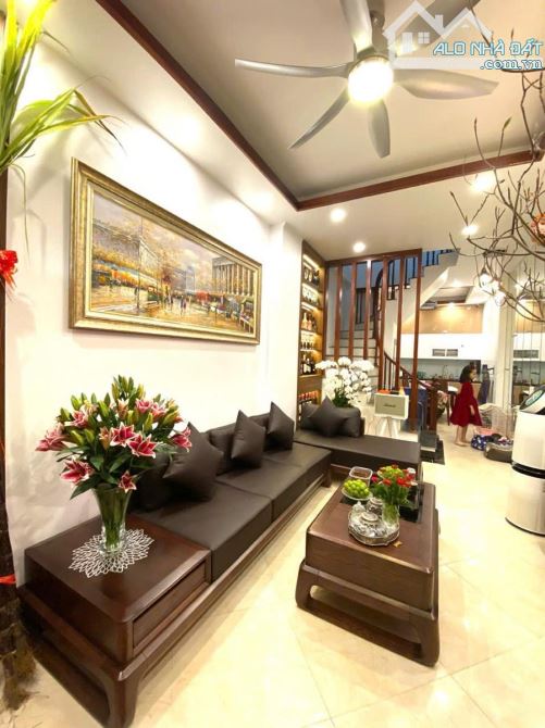 Phố Hồng Mai - 45m x 5T - 5m ô tô tránh đỗ - ngõ thông tứ tung - kinh doanh sầm uất