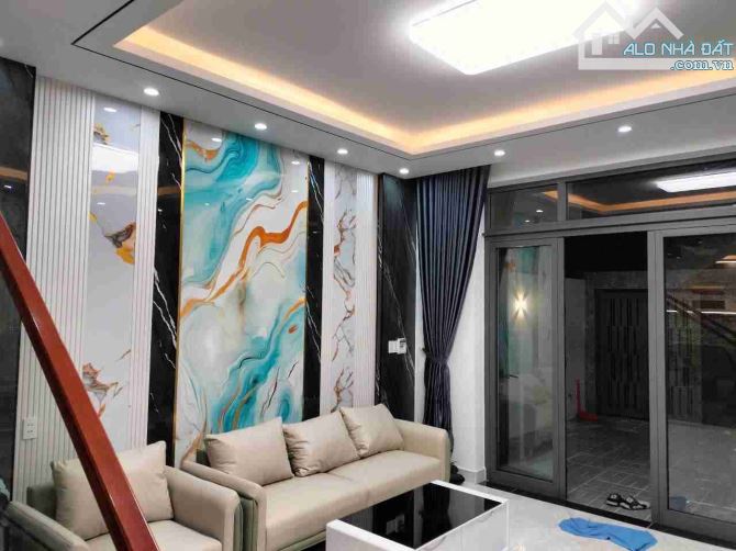 Bán nhà 3 tầng Hoà Xuân, 100m2 Giá nhỉnh 4T, ô tô đậu trong sân, full nội thất