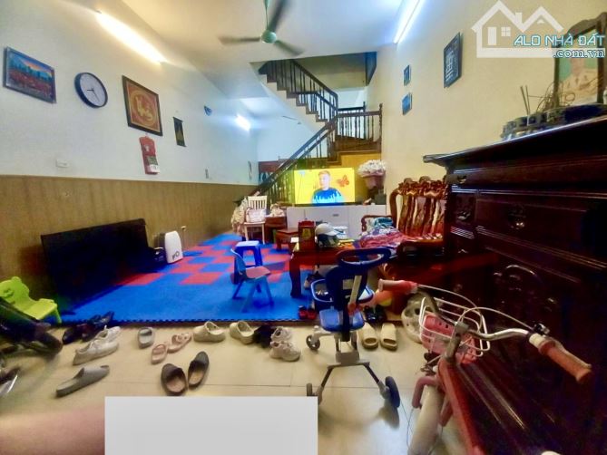 HOA BẰNG - CẦU GIẤY-NHÀ PHÂN LÔ ,NÔNG -THÔNG-THOÁNG - GẦN Ô TÔTRÁNH
