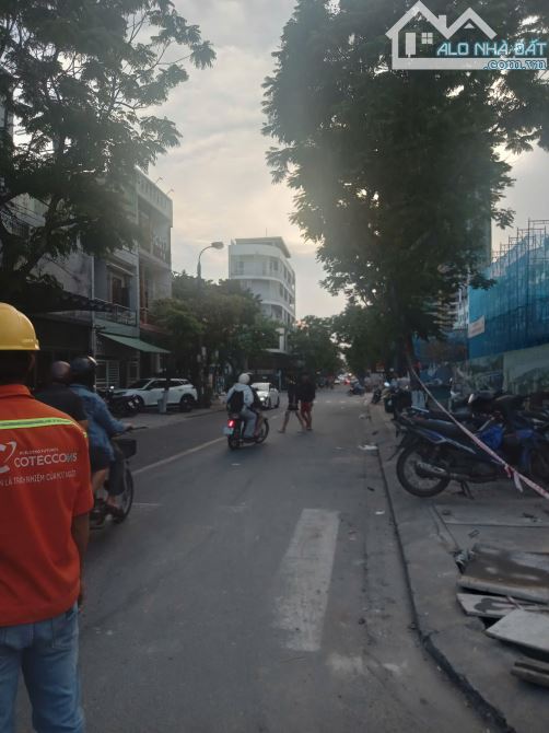 *Bán nhà 3 tầng, góc 2mt, đường Phạm Hữu Kính (Ngay dự án Cosmos), dt 130m2 giá 19,7 Tỷ