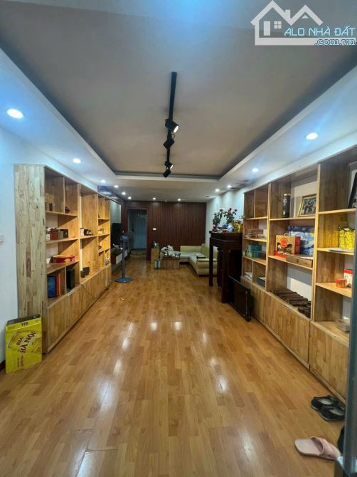 Nhà Phùng Chí Kiên 65m x 5tang. ô tô đỗ cửa. làm văn phòng, trung tâm...