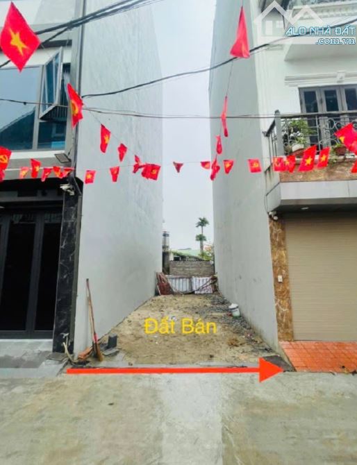4.6 tỷ/40 M2/ 3.8 Mt/ Ngõ Ô tô 7 chỗ vào đất/Đông dư