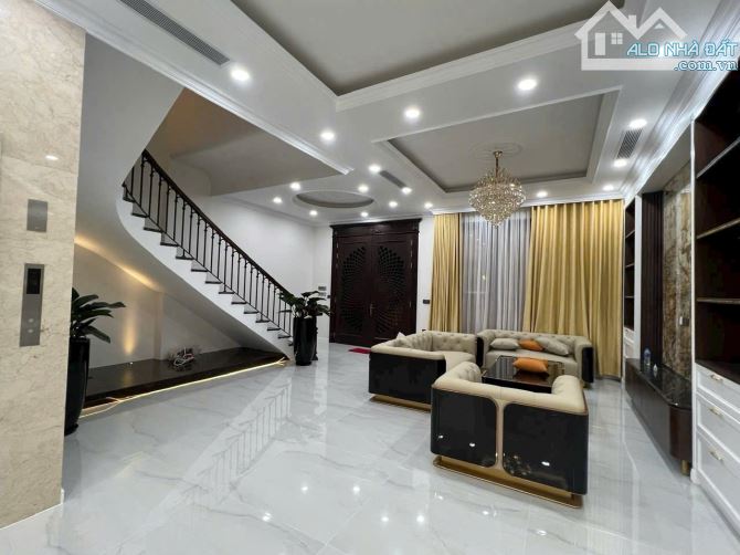 47 tỷ giảm còn 40 tỷ. Biệt thự HXH 10m Lê Văn Sỹ, P14, Quận 3. DT: 8x20m. Hầm 4 tầng