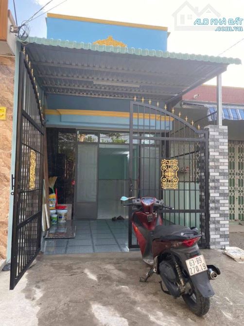 Ngộp ! Em cần bán gấp căn nhà Trung tâm nằm trên Đ. Tân Xuân 6 được 60m2 SHR giá 700tr