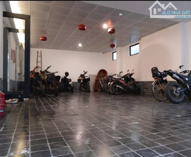 Bán toà văn phòng măt phố Vũ Tông Phan 245 m2 10 tầng