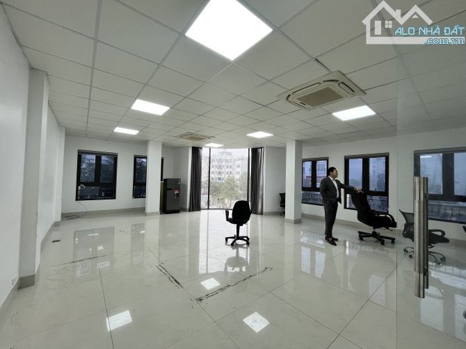 Cho thuê văn phòng Vạn Phúc , diện tích 80 m2 , sàn lô góc đẹp như hình