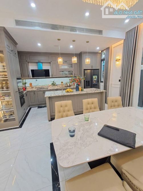 Bán gấp biệt thự Khu A, Khu đô thị Dương Nội 225m2 Mặt tiền: 9m , giá 56 tỷ 🌹