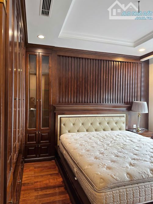 Cho thuê căn hộ mặt đường Nguyễn Chí Thanh, 110m, 3PN 2WC, Full, bàn giao ngay. Giá: 28tr