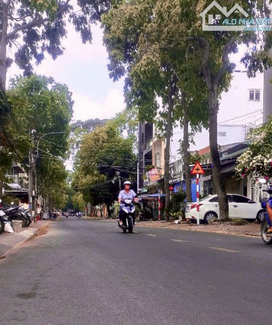 Nhà mặt tiền Nguyễn Thái Học khu dân cư đông đúc sát bên Quang Trung