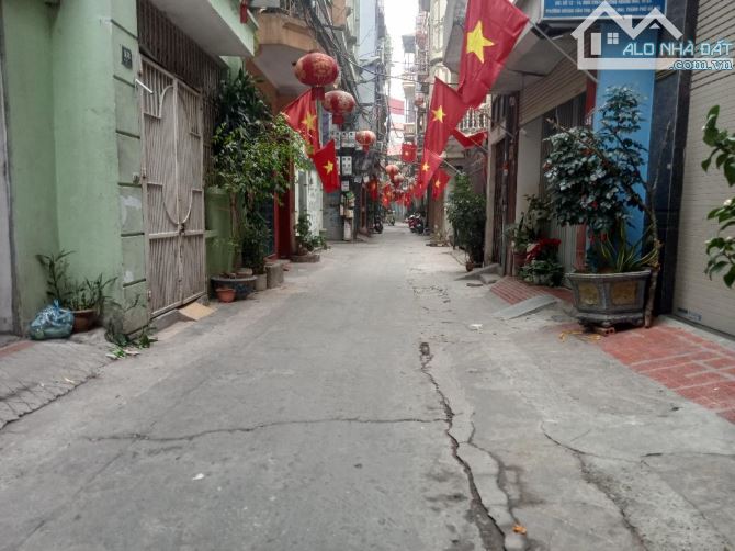 BÁN  NHÀ NGÕ THÔNG 299 HOÀNG MAI, DT: 72M GIÁ: 8,1 TỶ.
