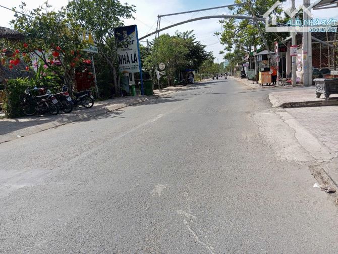 Cần bán căn nhà mặt tiền đường F5 gần trường Đại Học Trà Vinh