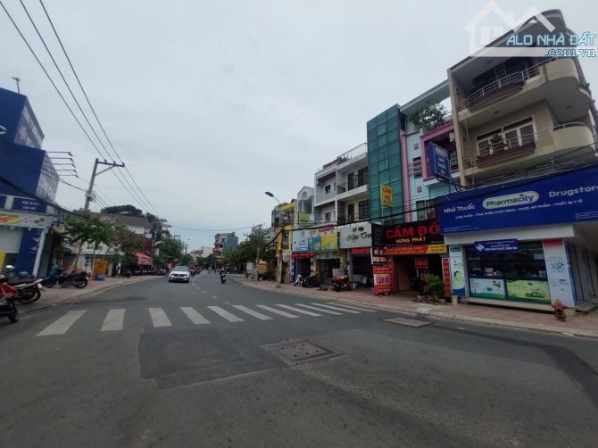 Bán nhà mặt tiền giá rẻ ngay Hoàng Diệu 2, diện tích 208m2 (6,4*32), Trung tâm Thủ Đức