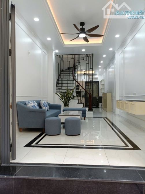 Bán gấp nhà Phố Thạch Bàn, Lô Góc, Ô Tô 35m2 Mt4.3 5 tầng giá 5.5 tỷ