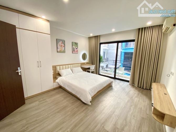 Nhà đẹp cầu giấy tặng full nội thất 30m 4 tầng 7t