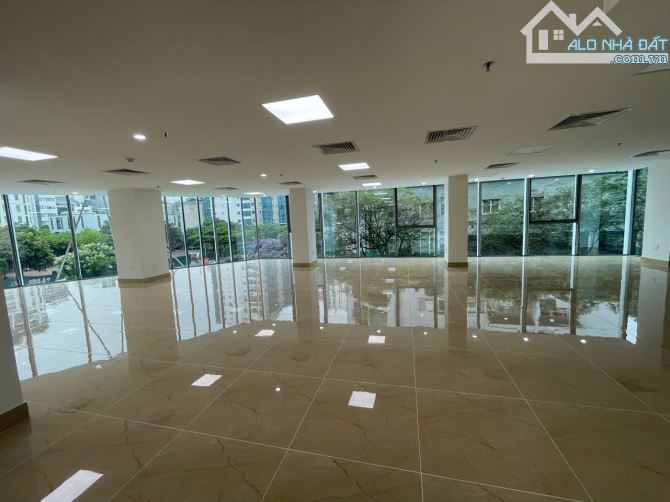 Cho Thuê Toà 82 Trần Thái Tông, DT 350M2, MT 40M, 1O Tầng 1 Hầm, Lô Góc 3 Mặt Thoáng - 10
