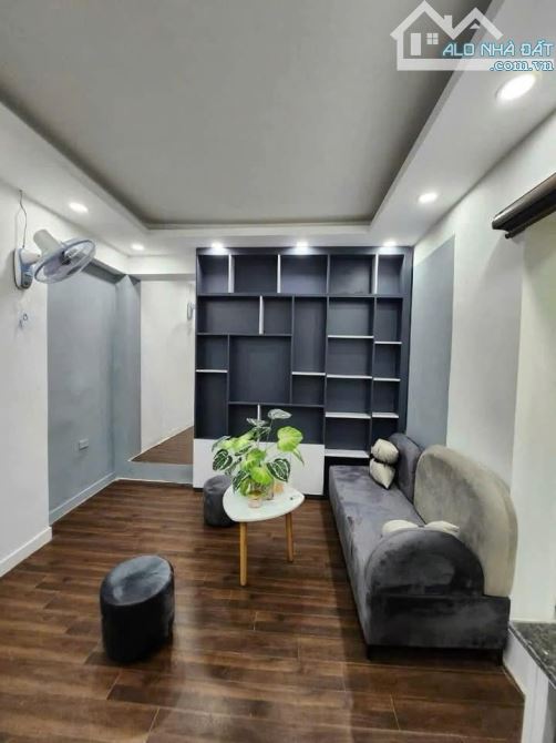 BÁN CĂN HỘ TẬP THỂ TẦNG 3 BỘ CÔNG AN VĂN HƯƠNG 2 TỶ - 1