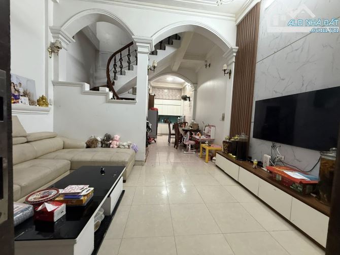 Bán gấp nhà riêng 4PN, 3WC, 41m² giá cực chất tại Nguyễn Chính, Tân Mai, Hoàng Mai, Hà Nội - 1