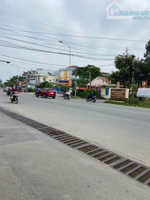 Nhà lầu đẹp phóng cánh hiện đại sổ riêng thổ cư - 1