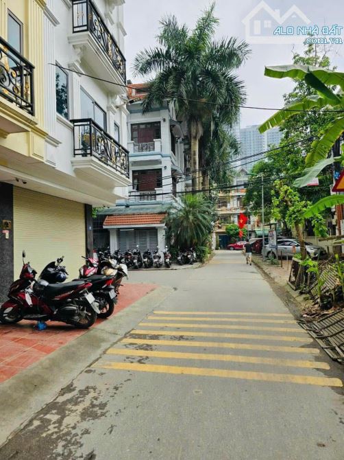 Cực Hiếm, Đất - Phân Lô Hoàng Quốc Việt - Phạm Văn Đồng, 150m2,  Mặt Tiền 11m, Cạnh Hồ An - 1