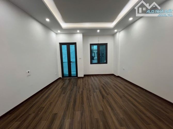 NHÀ ĐẸP MINH KHAI CHỈ 5,1 tỉ 35mx5 tầng ngõ thông quận uỷ BTL ngõ 3m - 1