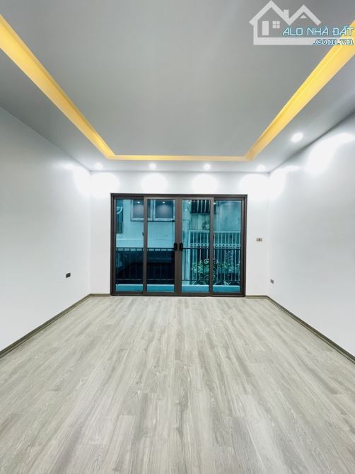 CẦN BÁN GẤP NHÀ 5 TẦNG, 3 NGỦ, QUÁ HIẾM Ở LIÊN MẠC - THƯỢNG CÁT! - 1