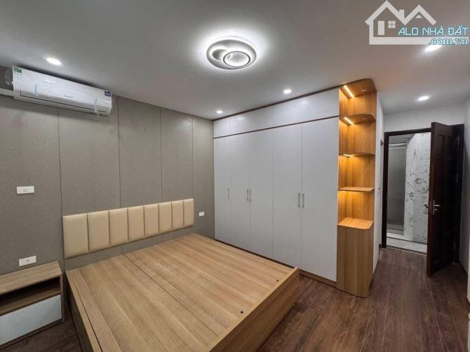 NHÀ MỚI - 6 TẦNG THANG MÁY XỊN- GẦN PHỐ - 1