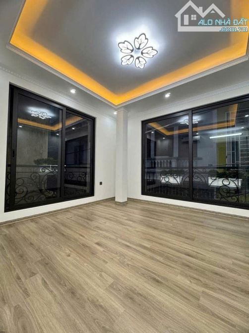 NGÕ 235 PHỐ YÊN HÒA. Q, CẦU GIẤY. 55 M2. TÒA CCMN LÔ GÓC 10 PHÒNG KHÉP KÍN. GIÁ 13 TỶ. - 1