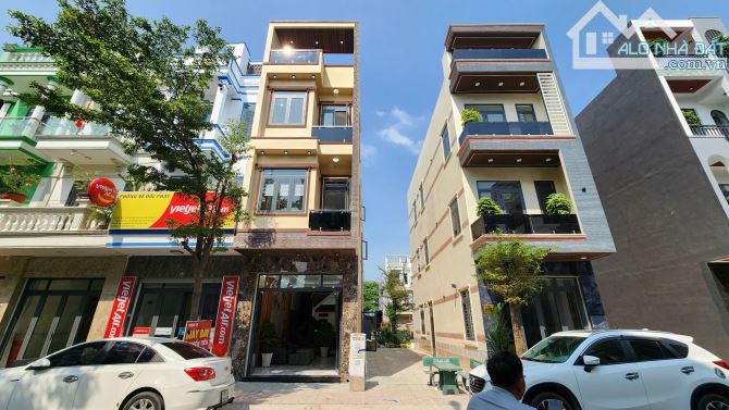Bán nhà 2 mặt tiền, nhà hoàn công, Khu dân cư gần ngã tư Miếu Ông Cù Thuận An - 1