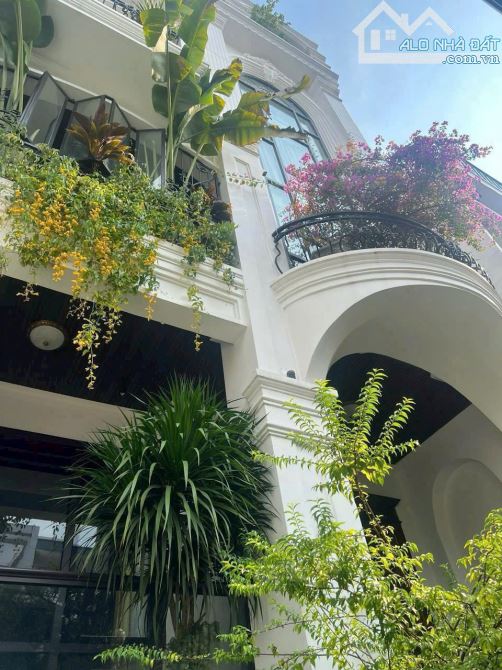 47 tỷ giảm còn 40 tỷ. Biệt thự HXH 10m Lê Văn Sỹ, P14, Quận 3. DT: 8x20m. Hầm 4 tầng - 1