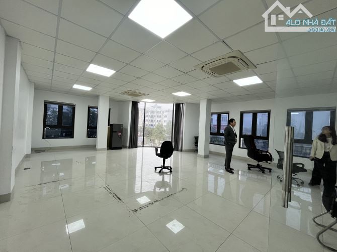 Cho thuê văn phòng Vạn Phúc , diện tích 80 m2 , sàn lô góc đẹp như hình - 1