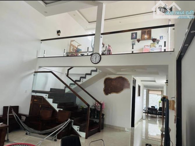 BÁN NHÀ MÊ ĐẦU HẺM 23 NGUYỄN KHUYẾN - TÂN LỢI - DT: 6x26,8m - H: ĐÔNG BẮC - 5,35 TỶ - 1