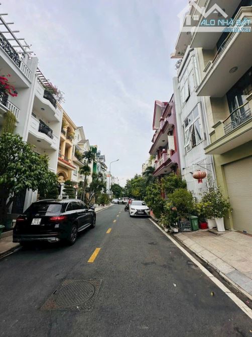 Bán nhà hxh Nguyễn Trọng Tuyển P1 Q.TB.. Dt: 10x21m- 3 tầng- giá 33,5 tỷ - 1