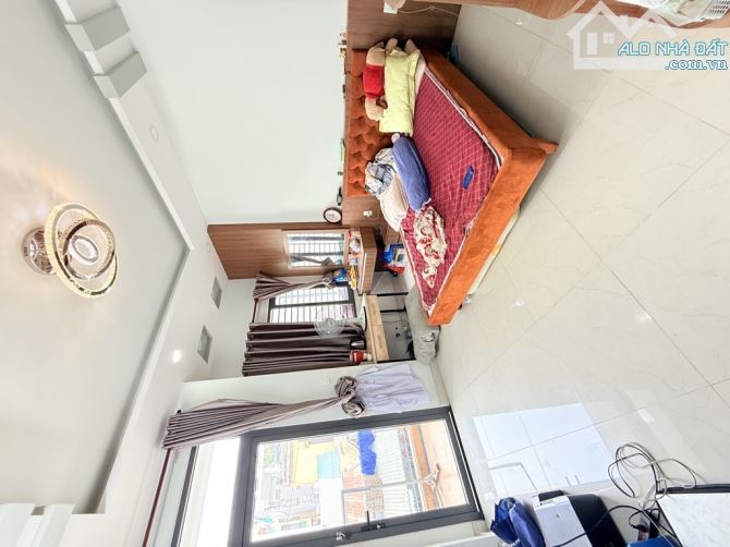 BÁN NHÀ PHÚ NHUẬN - HUỲNH VĂN BÁNH - NHÀ 4 TẦNG - DT 60M2 (NGANG 4M) - CHỈ NHỈNH 8 TỶ - 1
