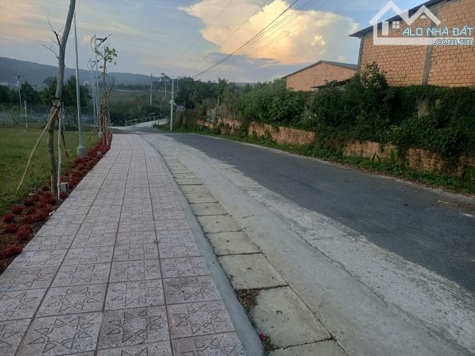 Bán đất F0 Đức trọng gần sân bay dt 5x30m tc75m2 giá 800tr - 1