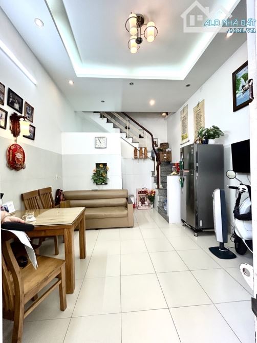 BÁN NHÀ HẺM HUỲNH TẤN PHÁT - TÂN THUẬN ĐÔNG - LO NHÌ RA MT - 4 TẦNG NGANG 5M - CHỈ HƠN 7 T - 1