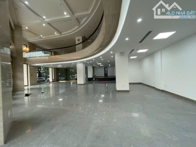 Cho Thuê Toà 82 Trần Thái Tông, DT 350M2, MT 40M, 1O Tầng 1 Hầm, Lô Góc 3 Mặt Thoáng - 12