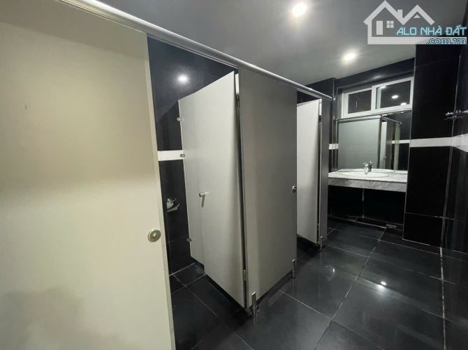 Cho Thuê Toà 82 Trần Thái Tông, DT 350M2, MT 40M, 1O Tầng 1 Hầm, Lô Góc 3 Mặt Thoáng - 17