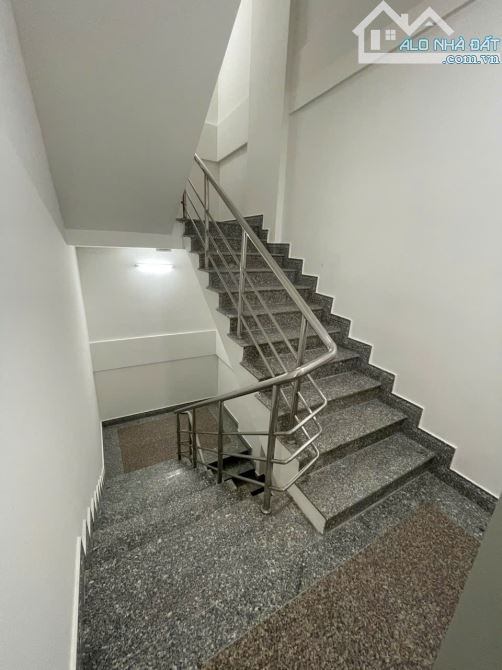 Cho Thuê Toà 82 Trần Thái Tông, DT 350M2, MT 40M, 1O Tầng 1 Hầm, Lô Góc 3 Mặt Thoáng - 19