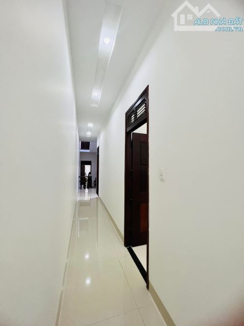 💥 Nhà 2 lầu đẹp mặt tiền Phạm Văn Đồng - chỉ 4.580 tỷ - 2