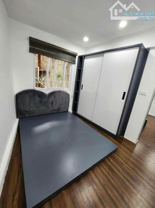 BÁN CĂN HỘ TẬP THỂ TẦNG 3 BỘ CÔNG AN VĂN HƯƠNG 2 TỶ - 2