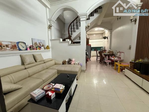 BÁN NHÀ NGUYỄN CHÍNH - GIÁ ĐẦU TƯ - DÂN XÂY CHẮC CHẮN - TRƯỚC NHÀ RỘNG 3M - CÁCH OTO 15M - 2