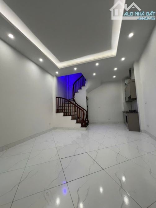 NHÀ ĐẸP MINH KHAI CHỈ 5,1 tỉ 35mx5 tầng ngõ thông quận uỷ BTL ngõ 3m - 2