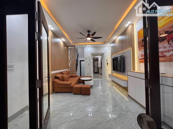 NHÀ MỚI - 6 TẦNG THANG MÁY XỊN- GẦN PHỐ - 2