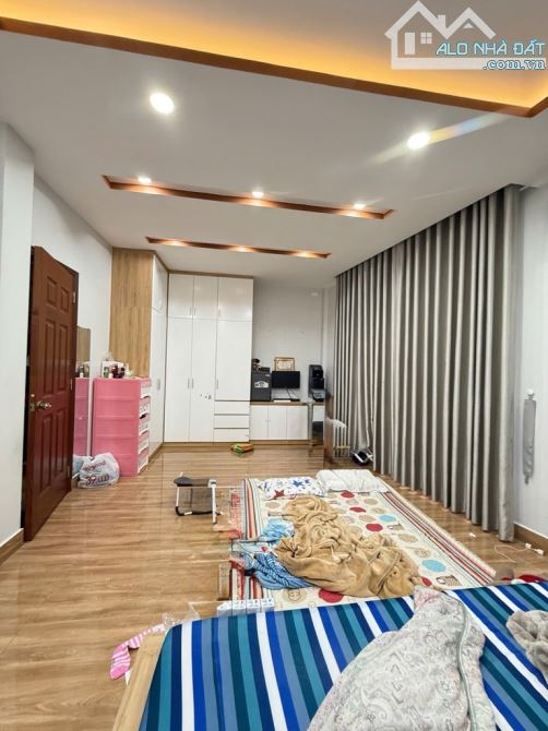 Trịnh Đình Trọng.Hoà Thạnh.Tân Phú- 51m2- 5 tầng - 6.6m x 7.7m - Giá : 6.8Tỷ - 2